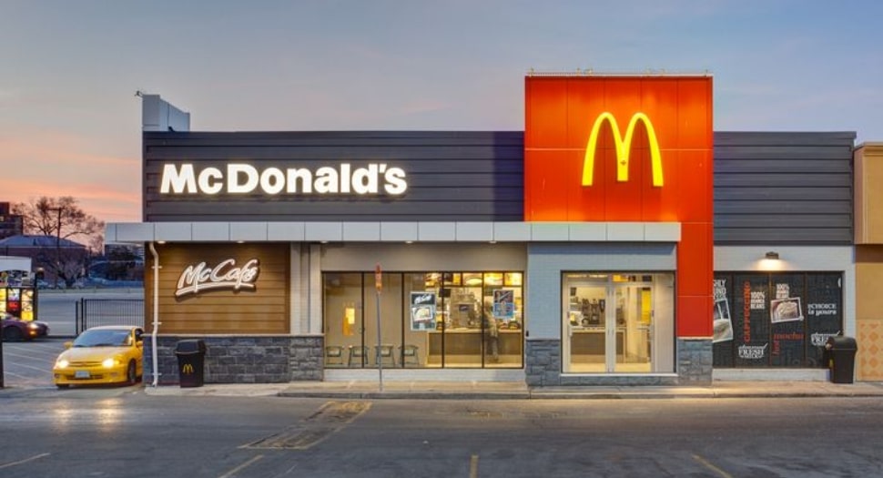 Mcdonalds logo on building in Best Logos for Franchise Businesses: Keeping it Consistent Across the Board by Stellen Design